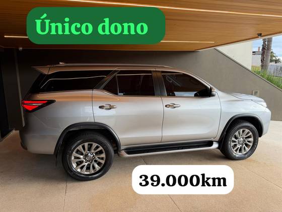 TOYOTA HILUX SW4 2.8 D-4D TURBO DIESEL SRX 7L 4X4 AUTOMÁTICO